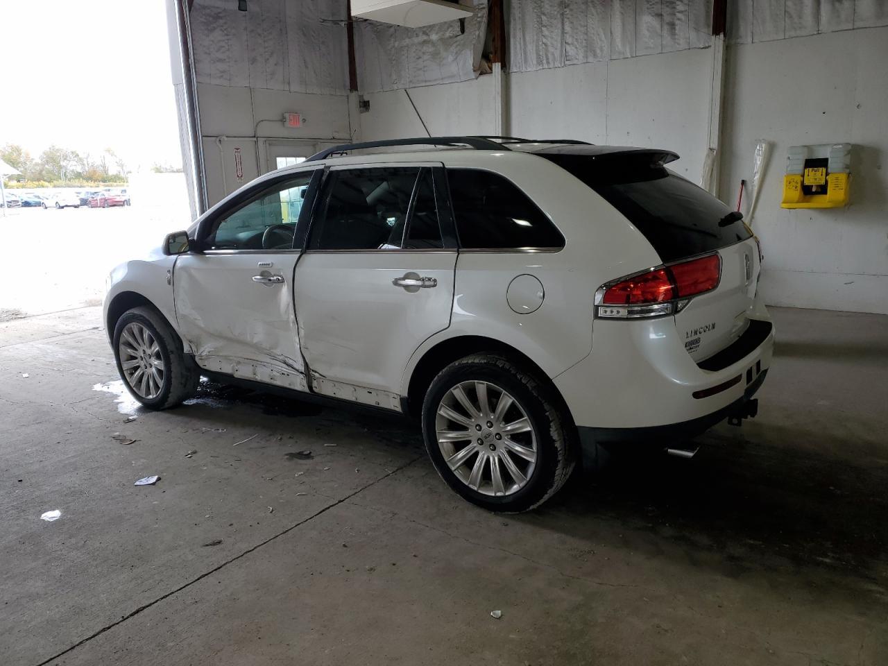 2011 Lincoln Mkx - Image 2