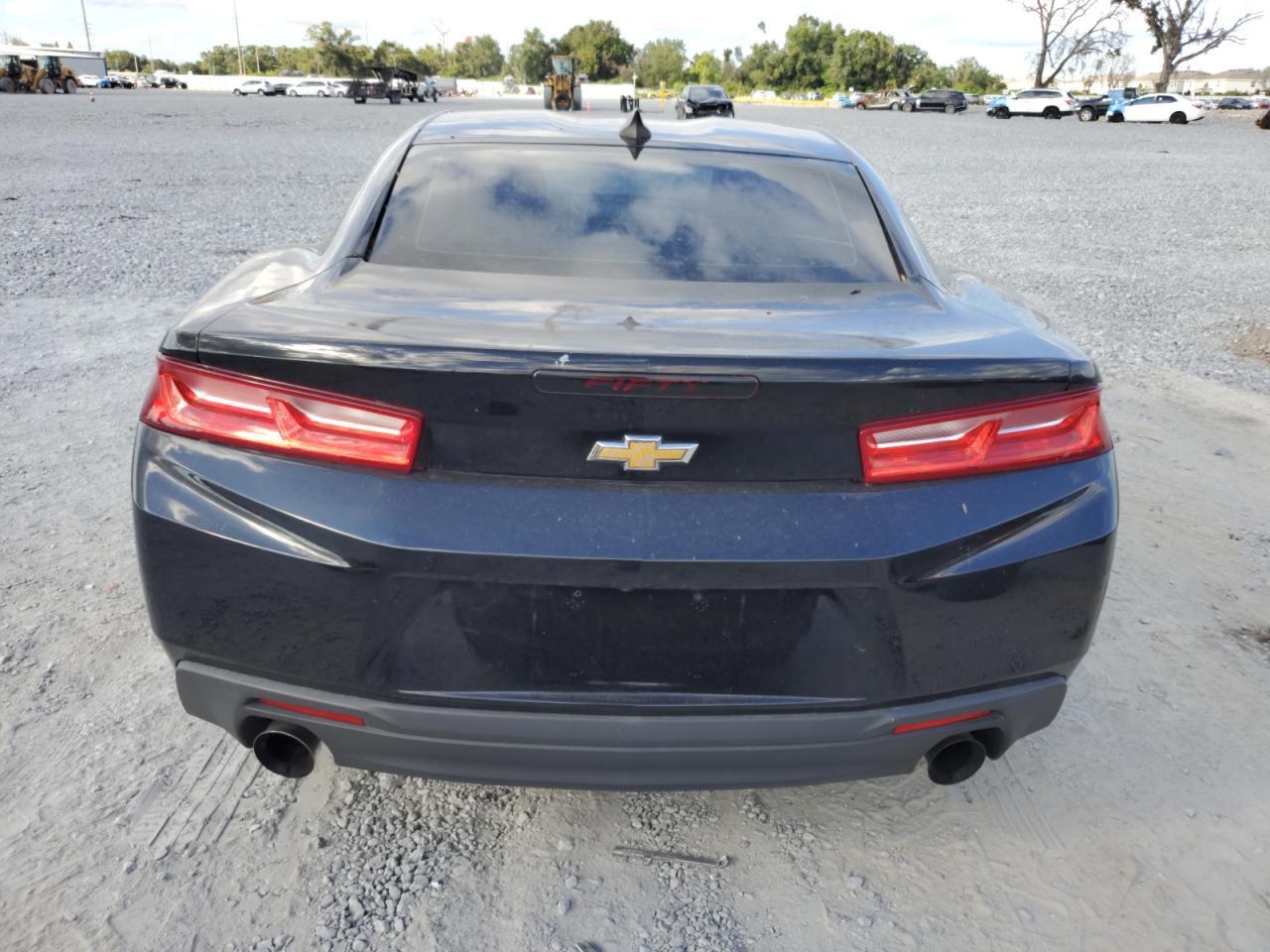 2017 Chevrolet Camaro Lt - Image 6