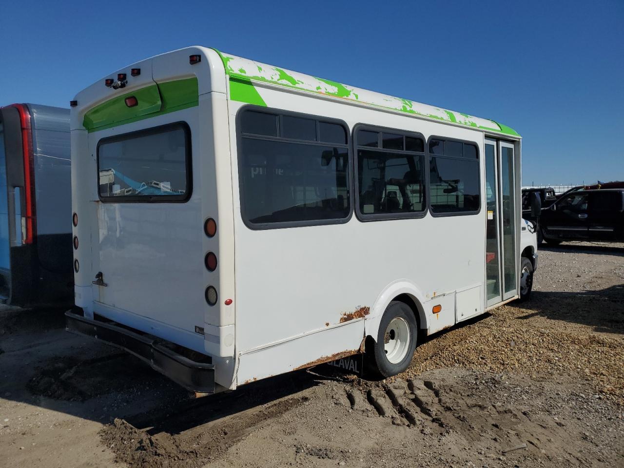 2017 Ford Econoline E450 Super Duty Cutaway Van - Фото 4