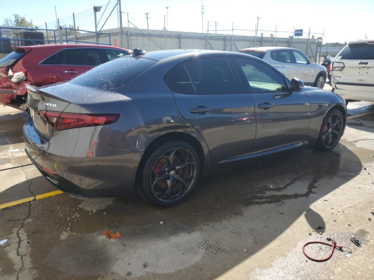2019 Alfa Romeo Giulia - Фото 3