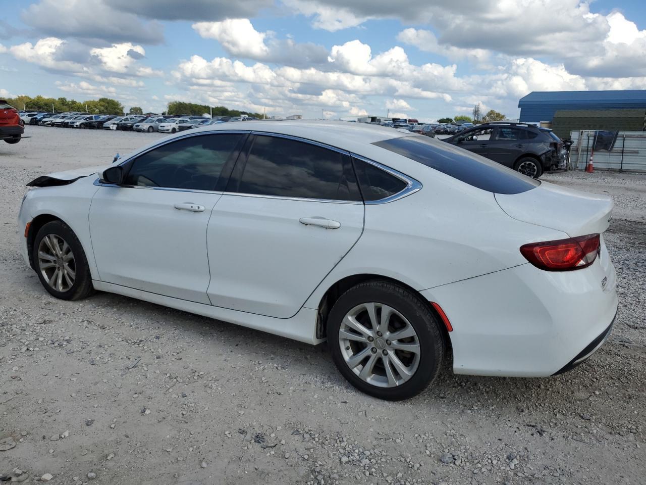 2015 Chrysler 200 Limited - Фото 2