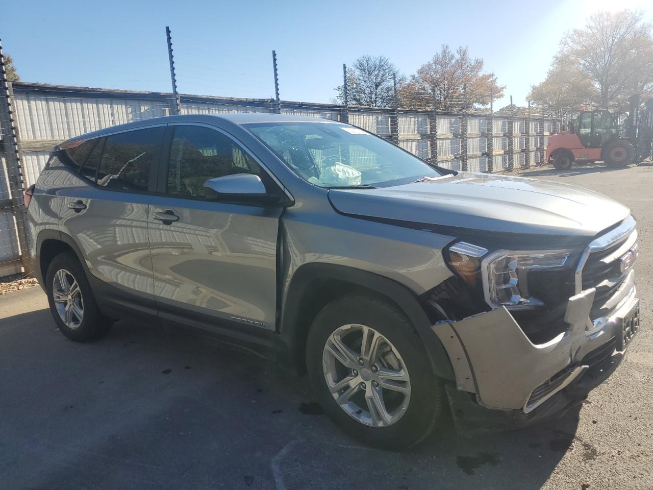2024 GMC Terrain Sle - Image 4