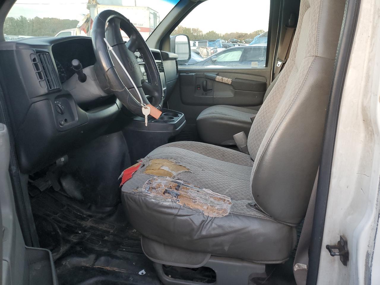 2003 Chevrolet Express 2500 Delivery Van - Image 7