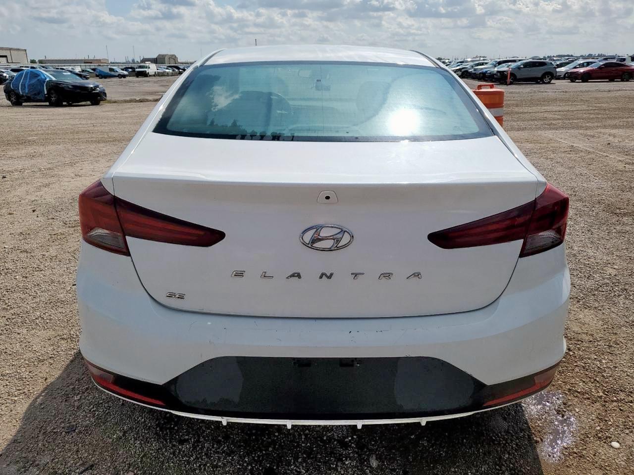 2020 Hyundai Elantra Se - Фото 6