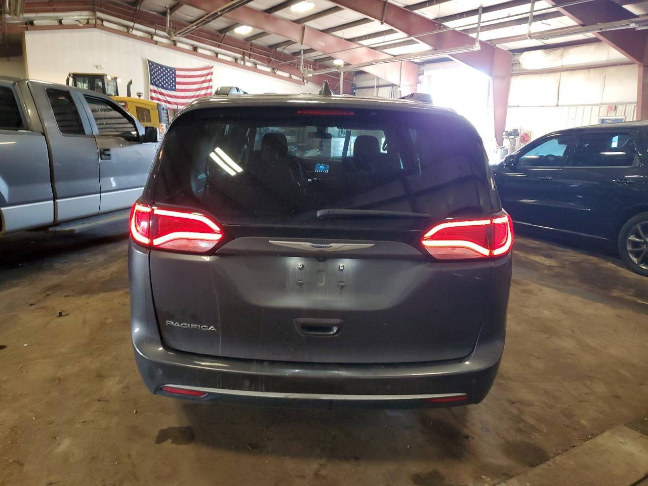 2018 Chrysler Pacifica Touring Plus - Фото 6