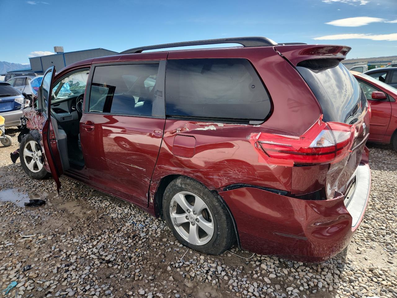 2015 Toyota Sienna Le - Фото 2