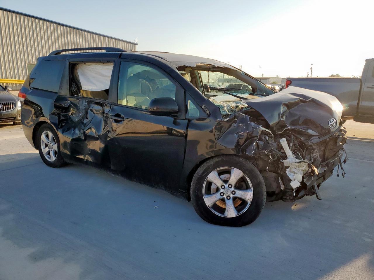 2014 Toyota Sienna Le - Фото 4