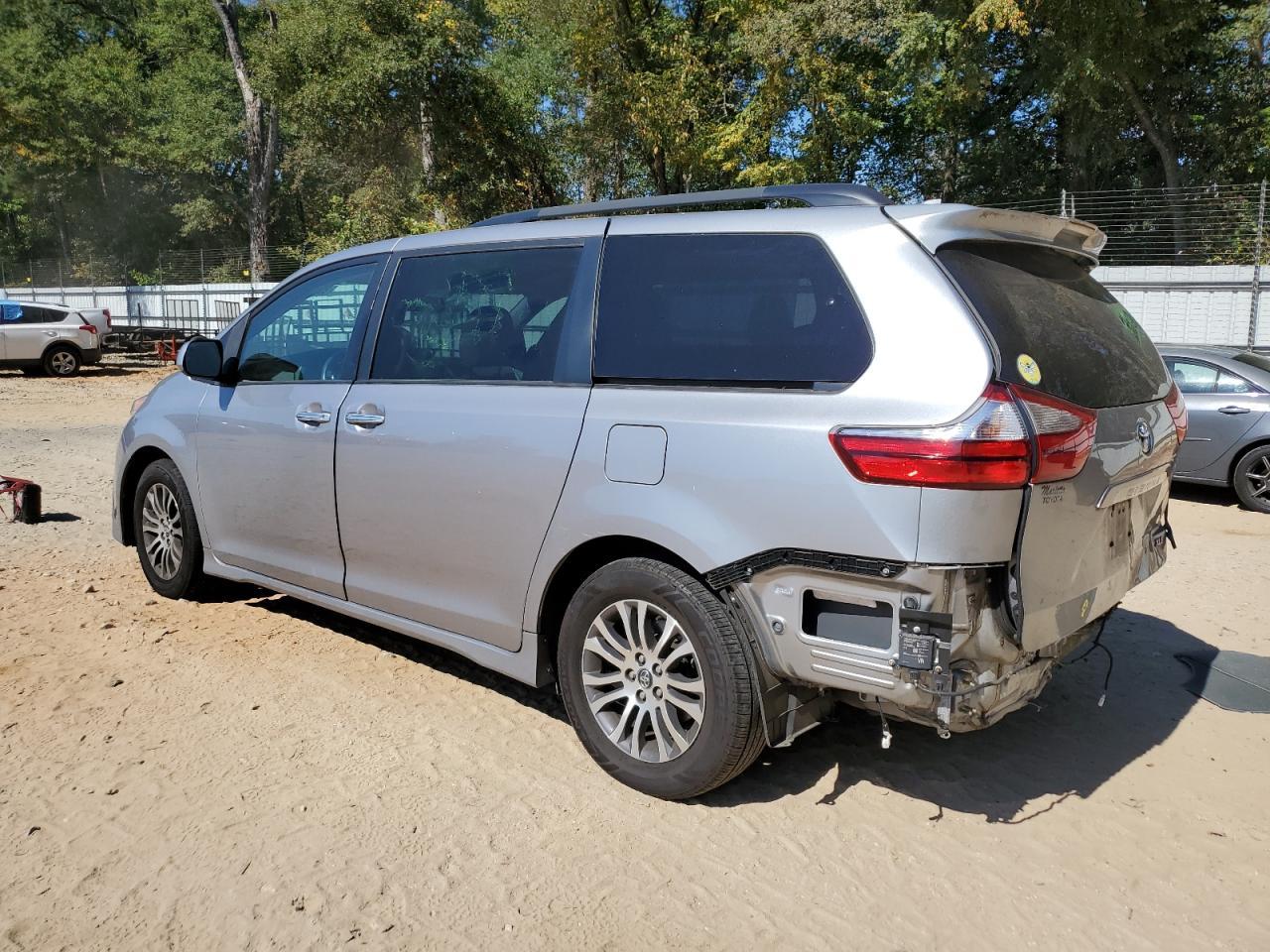 2018 Toyota Sienna Xle - Фото 2