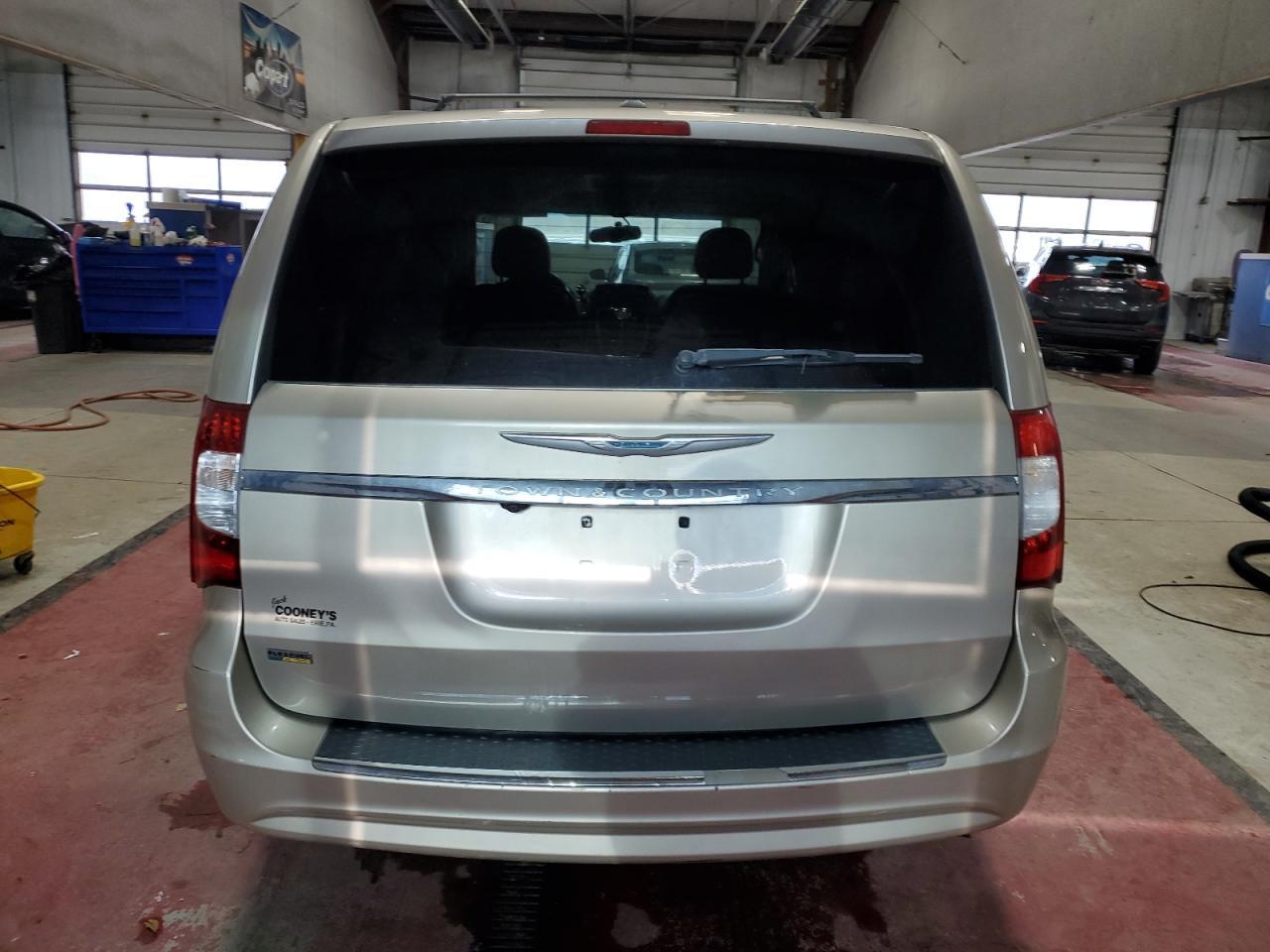 2014 Chrysler Town & Country Touring - Фото 6