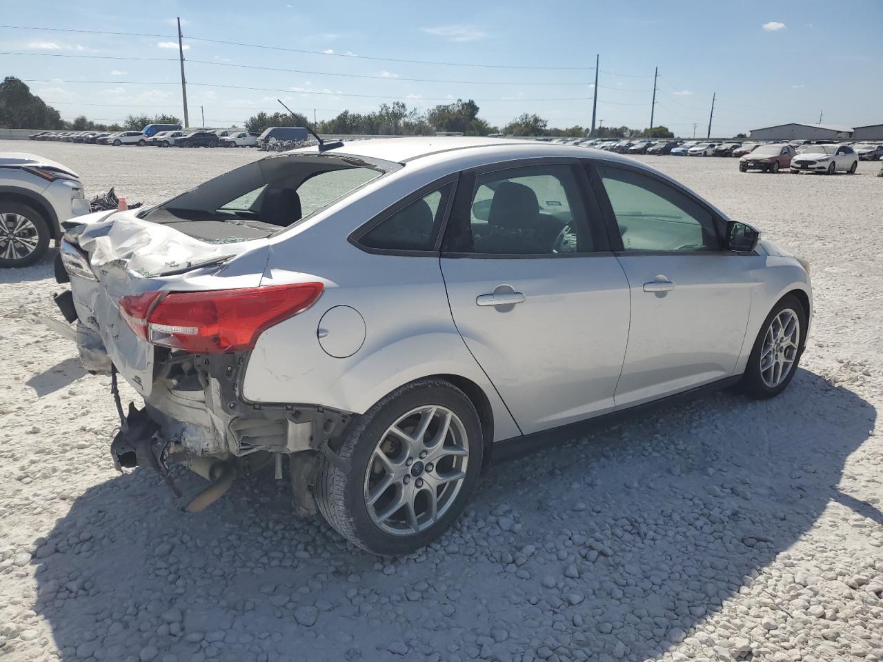 2015 Ford Focus Se - Image 3