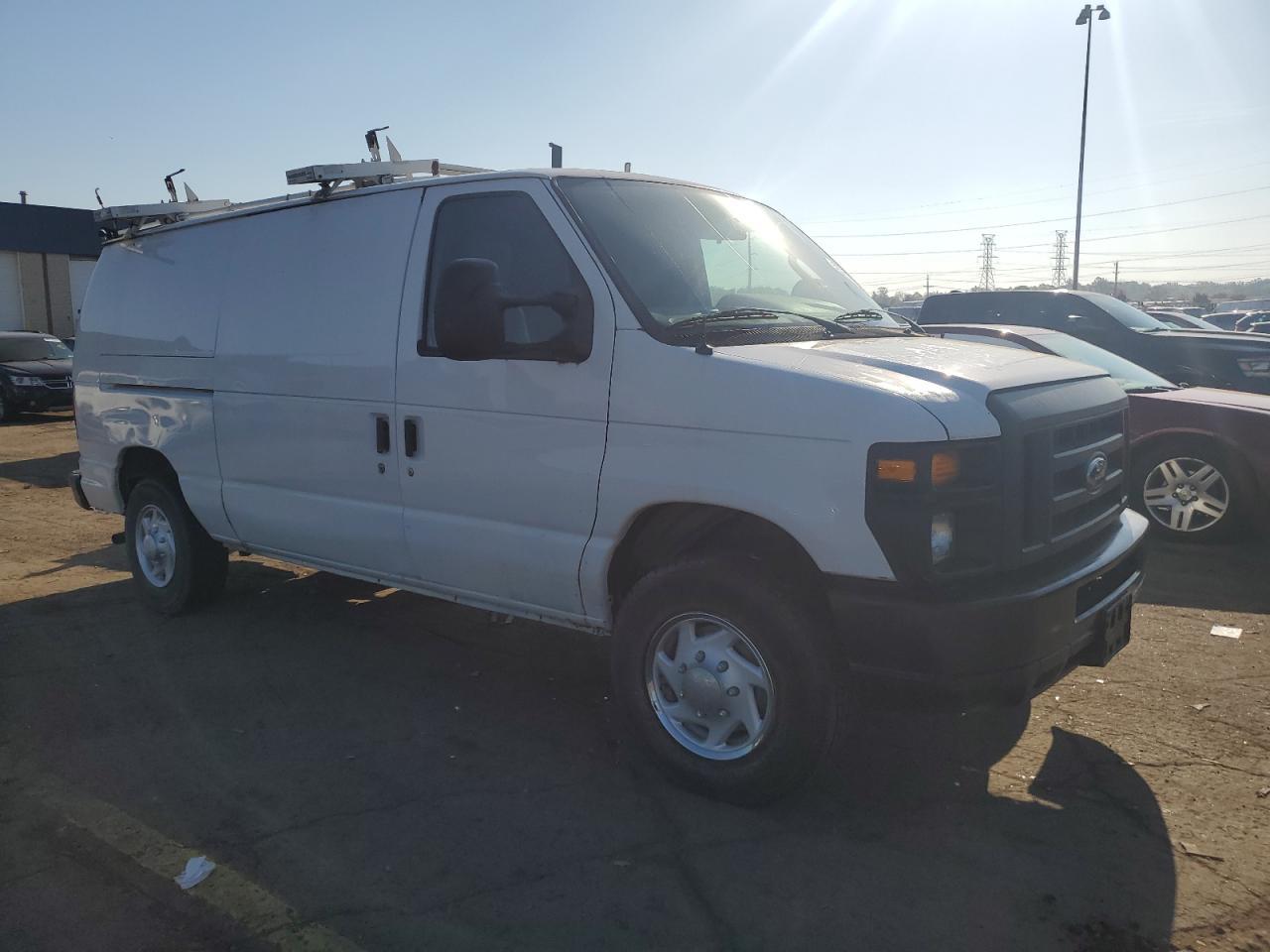 2013 Ford Econoline E250 Van - Фото 4
