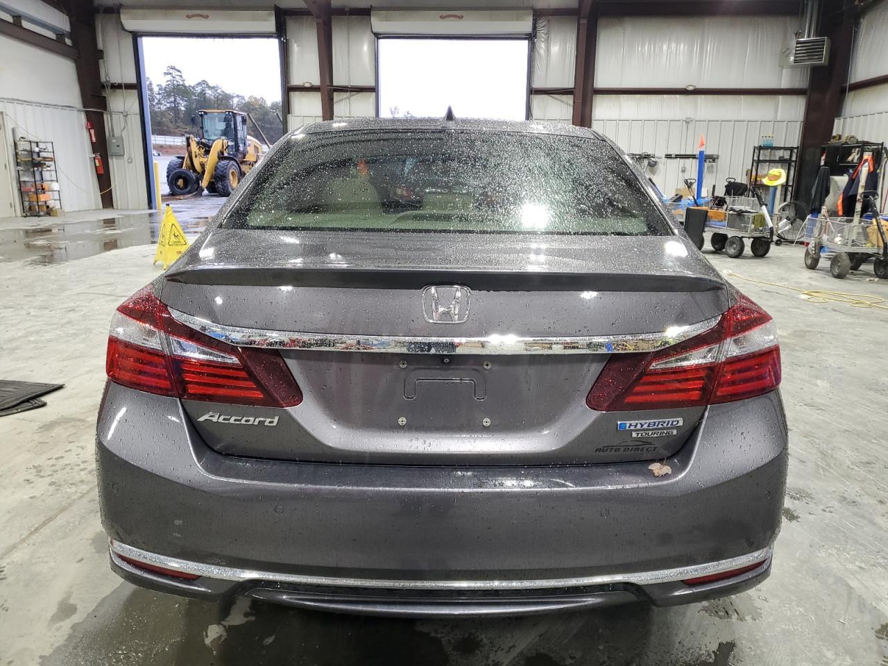 2017 Honda Accord Touring Hybrid - Image 6