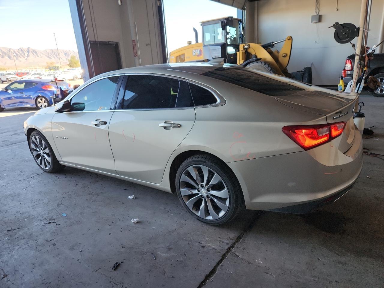 2016 Chevrolet Malibu Premier - Фото 2