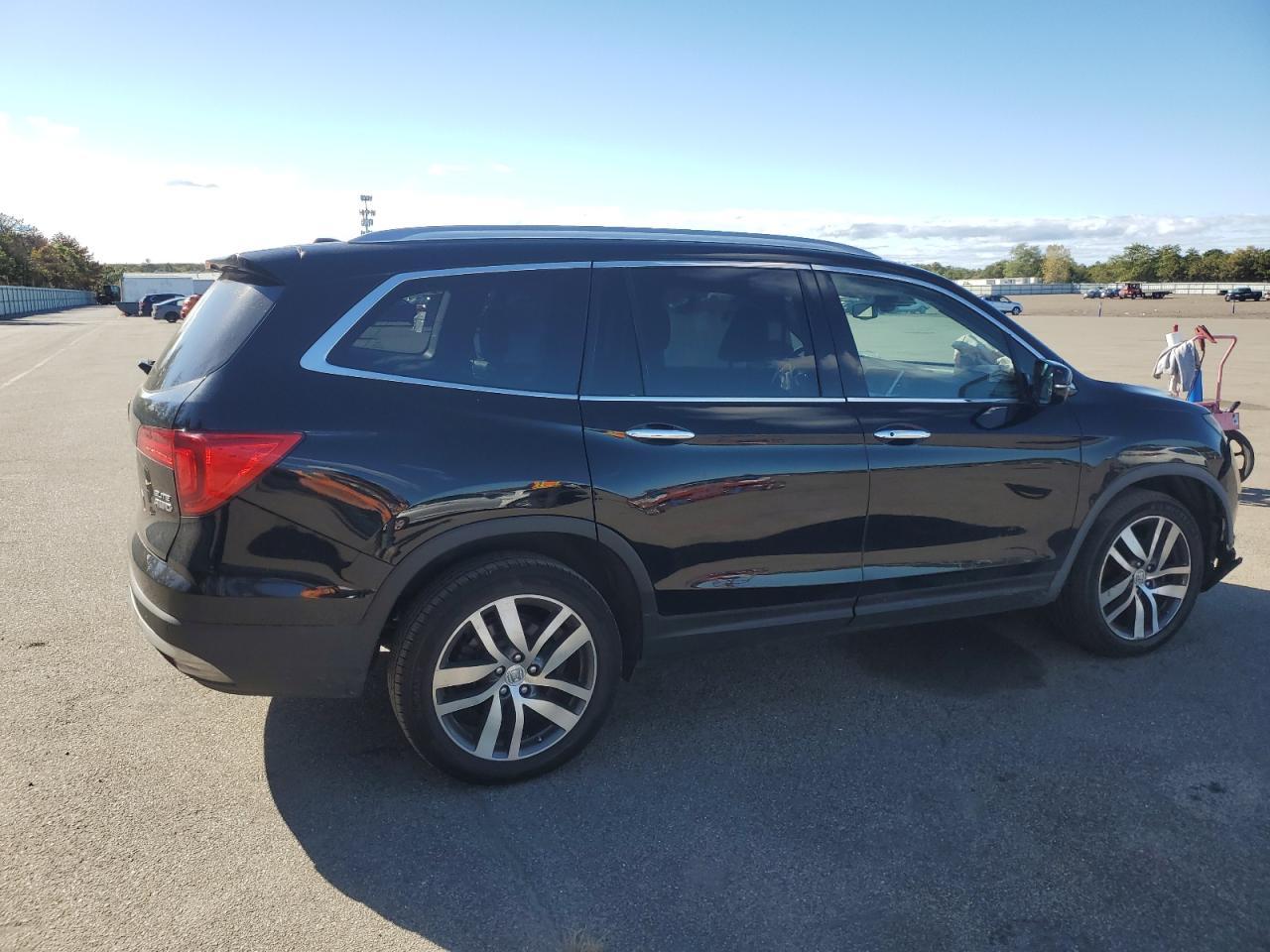 2016 Honda Pilot Elite - Image 3