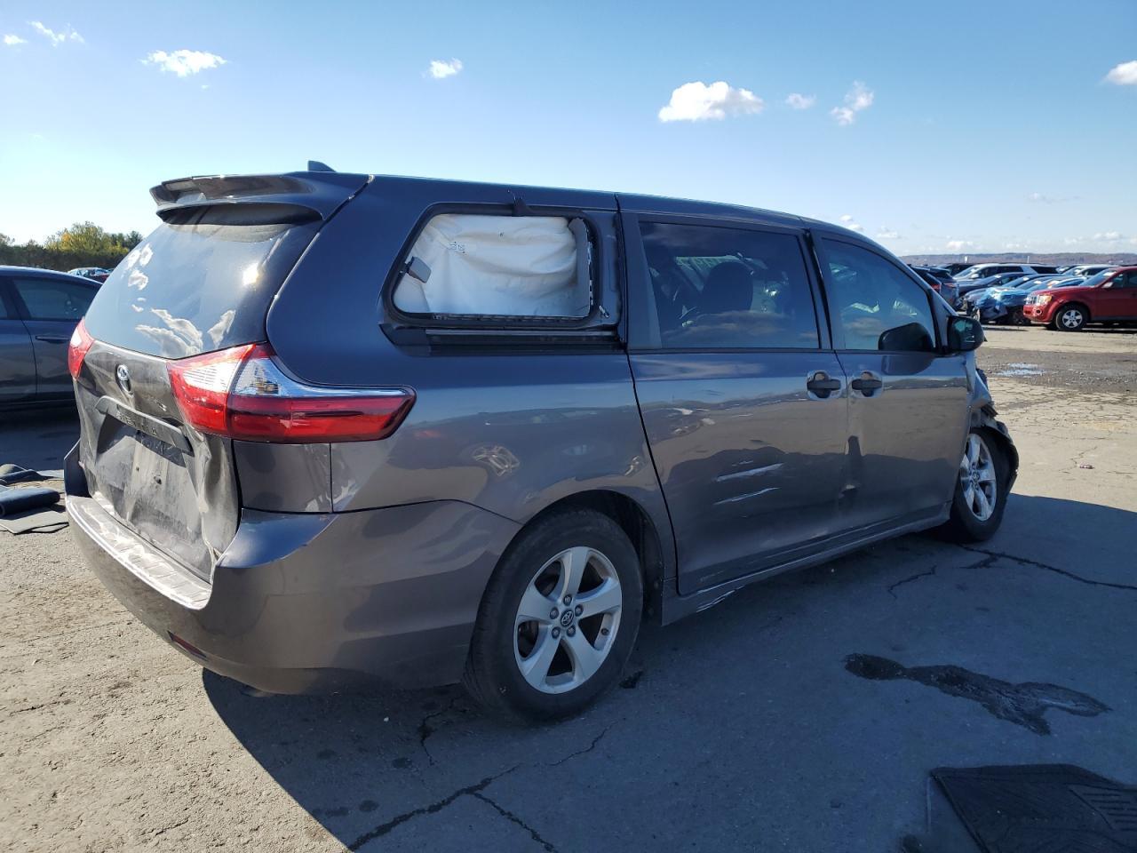 2019 Toyota Sienna - Фото 3