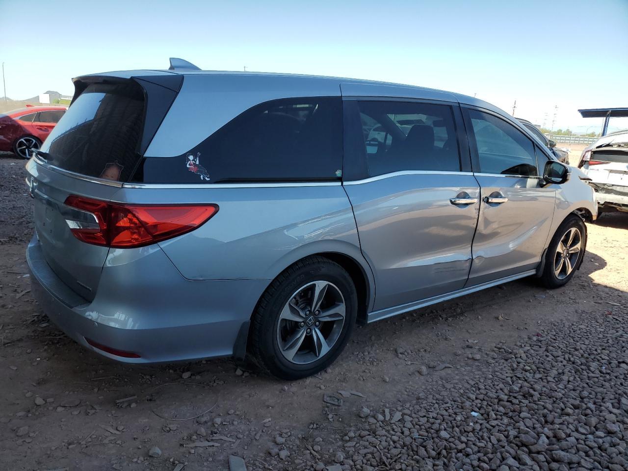 2018 Honda Odyssey Touring - Image 3