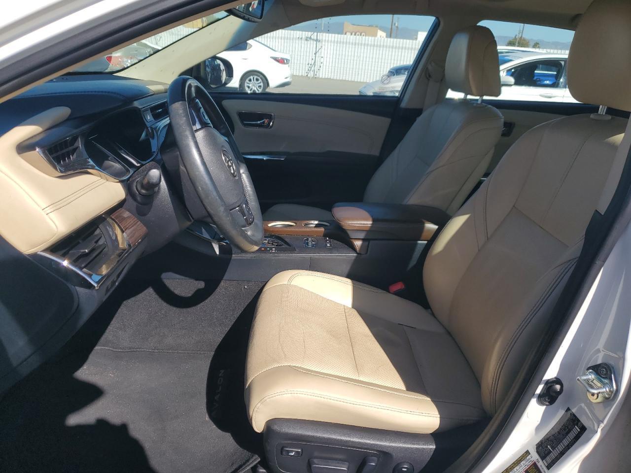 2014 Toyota Avalon Hybrid - Image 7