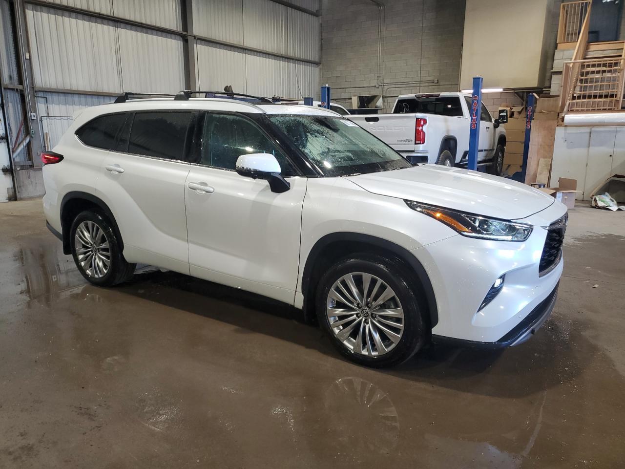 2023 Toyota Highlander L - Фото 4