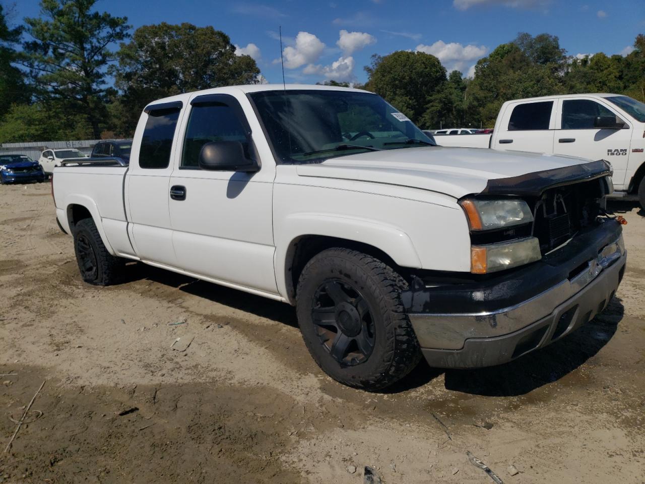 2004 Chevrolet Silverado C1500 - Image 4