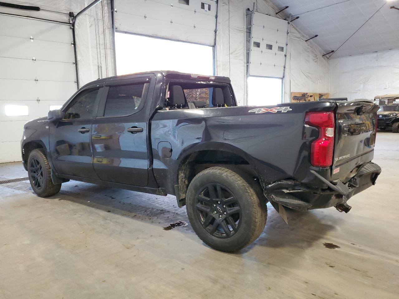 2022 Chevrolet Silverado K1500 Custom - Фото 2
