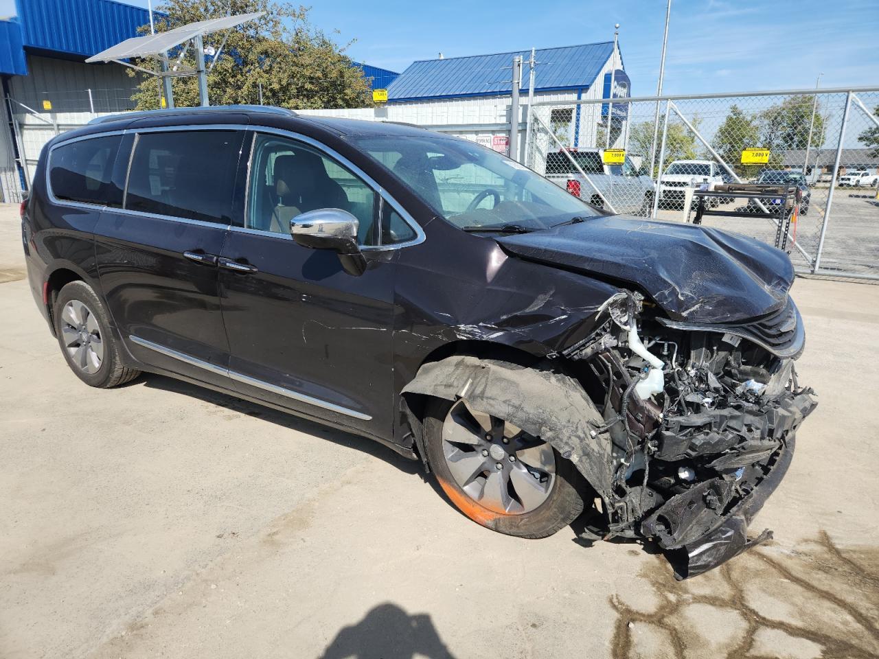 2018 Chrysler Pacifica Hybrid Limited - Фото 4