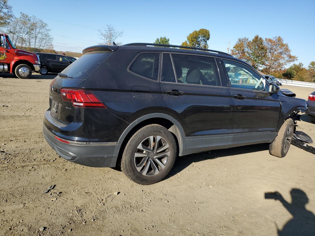 2022 Volkswagen Tiguan S - Фото 3