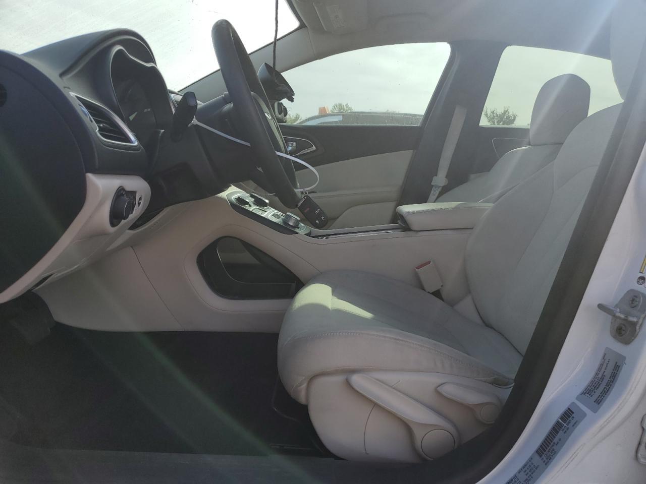 2015 Chrysler 200 Limited - Image 7