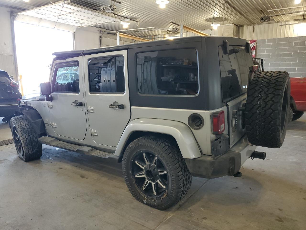 2012 Jeep Wrangler Unlimited Sahara - Фото 2