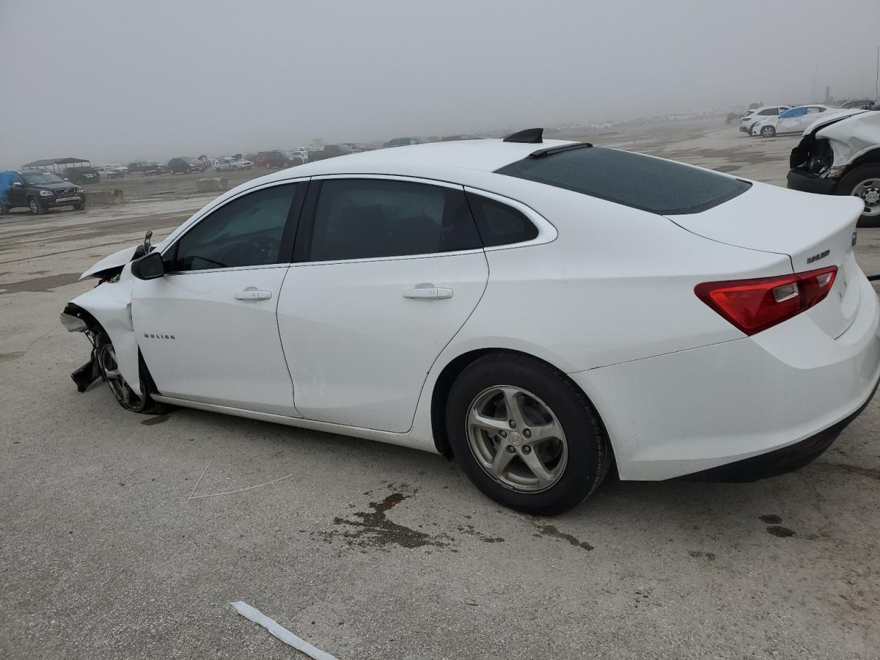 2018 Chevrolet Malibu Ls - Фото 2