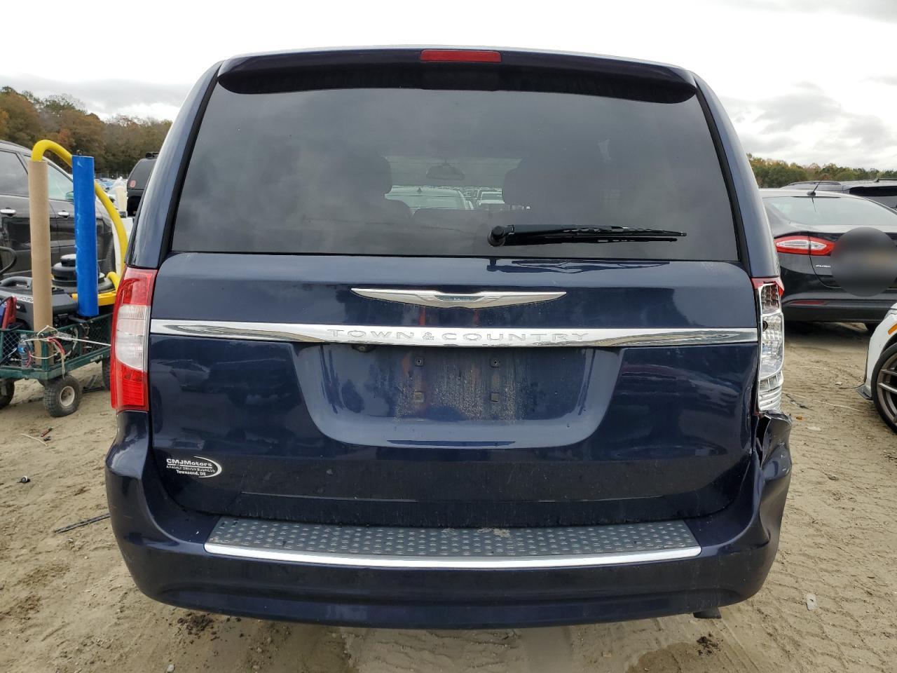 2016 Chrysler Town & Country Touring - Image 6