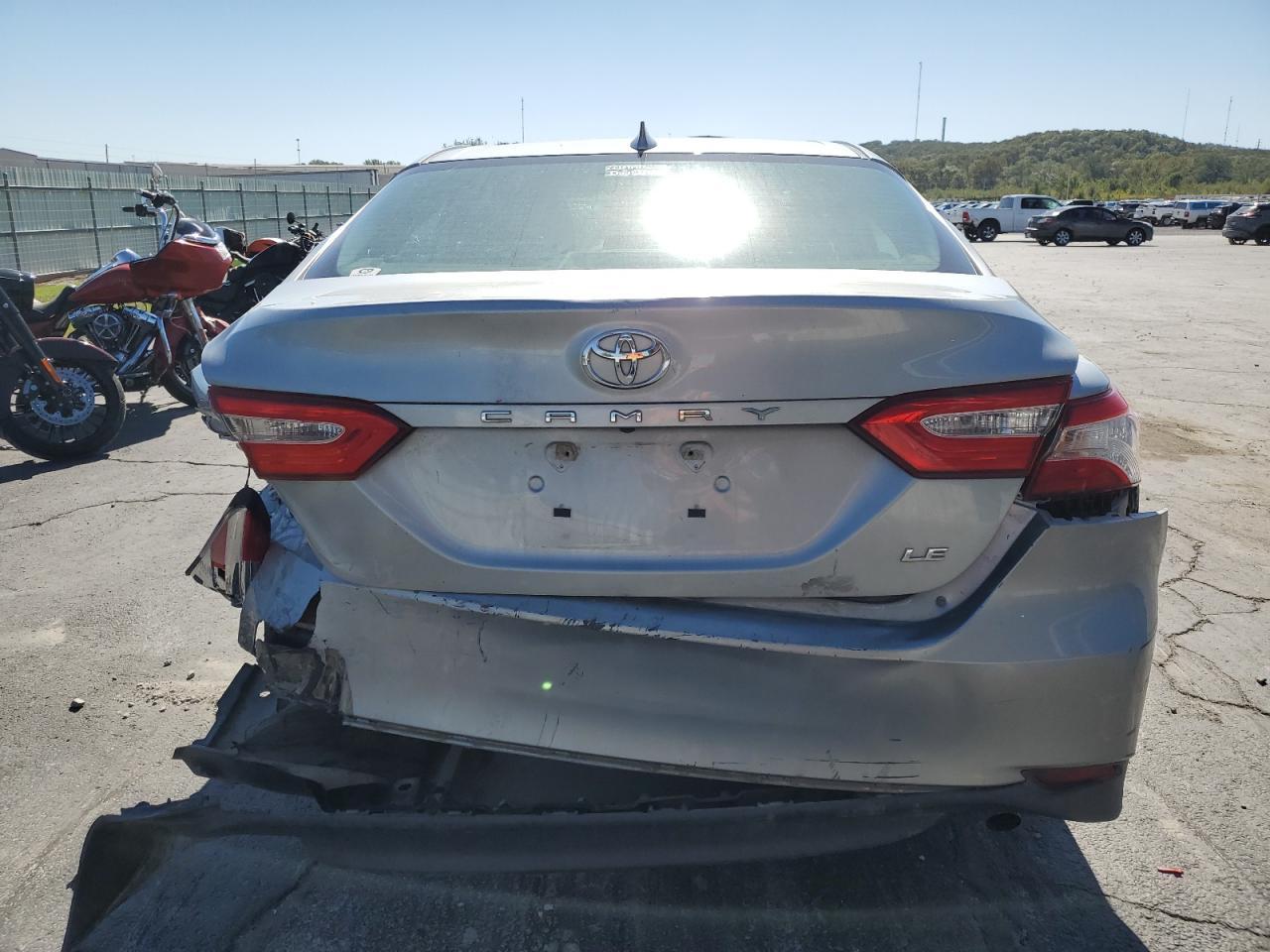 2020 Toyota Camry Le - Фото 6