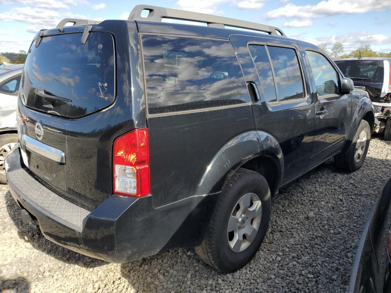 2012 Nissan Pathfinder S - Image 3