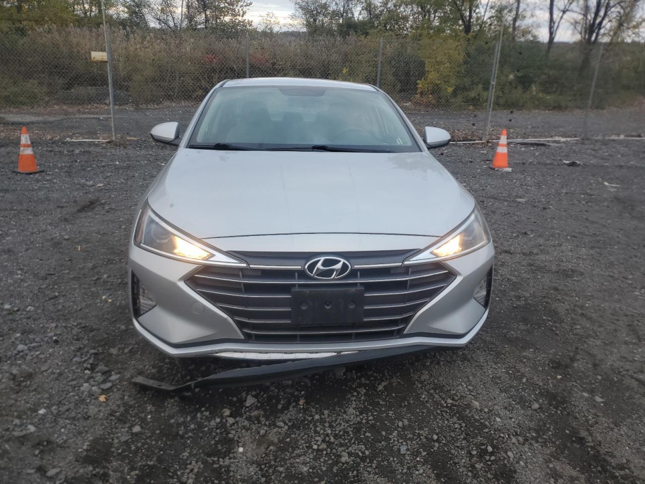 2019 Hyundai Elantra Se - Image 5