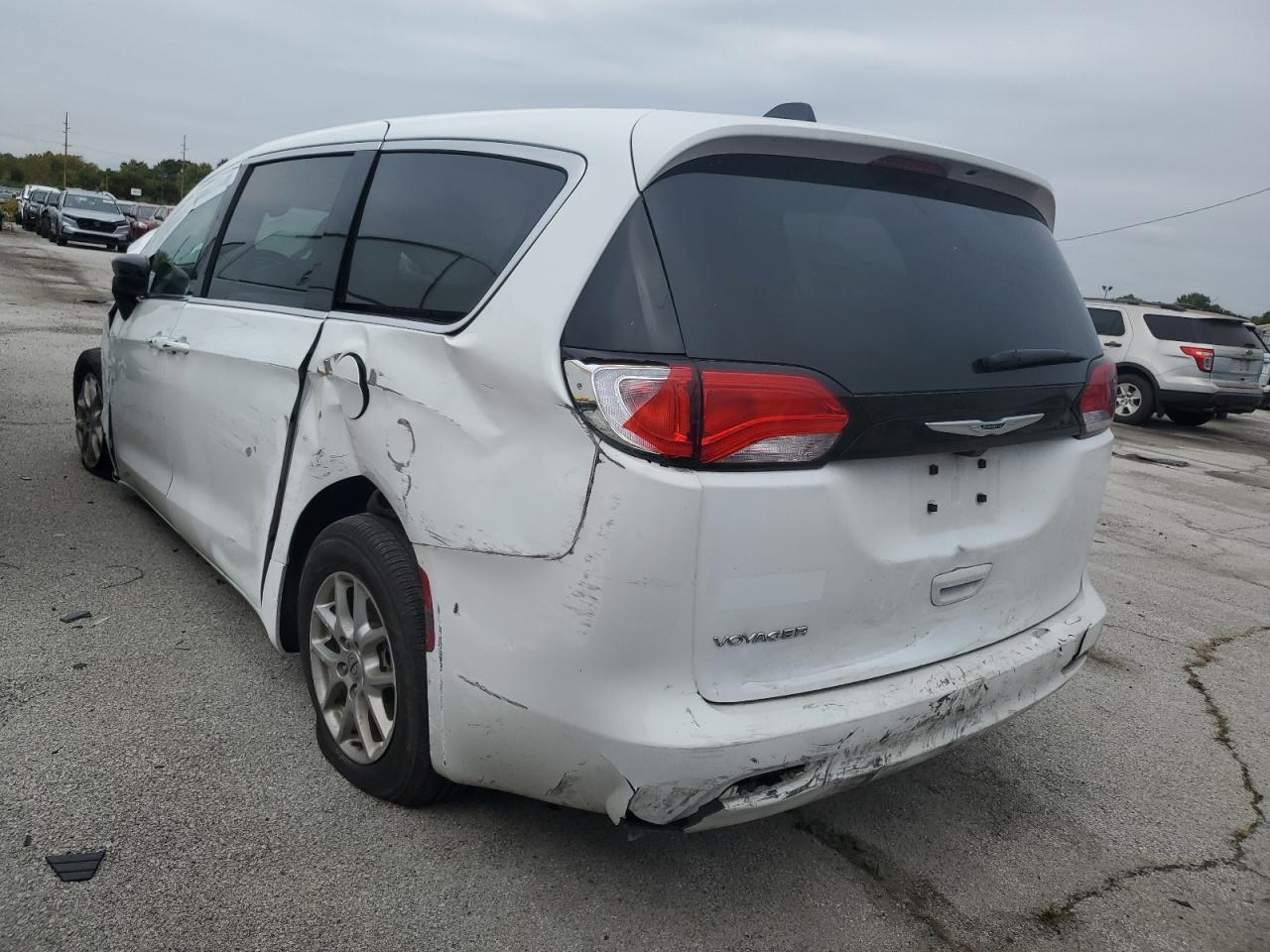 2024 Chrysler Voyager Lx - Фото 2