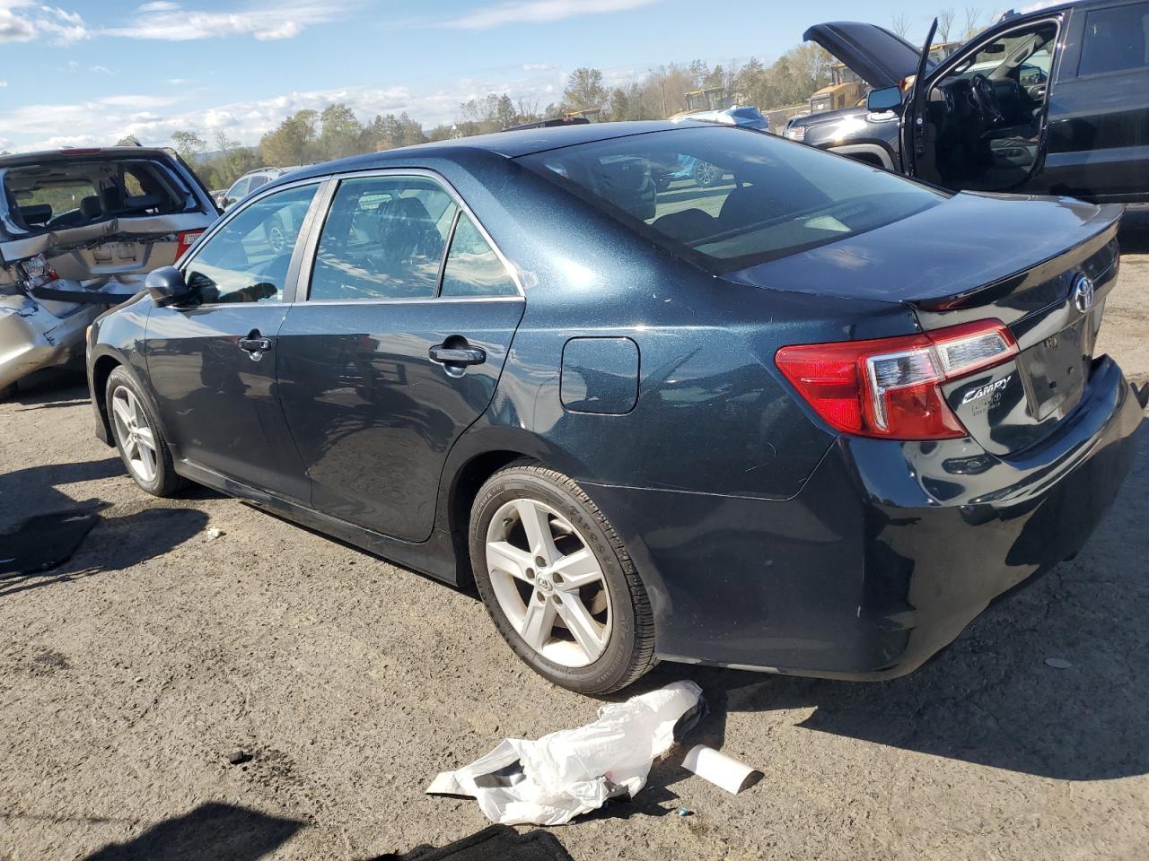 2014 Toyota Camry L - Фото 2