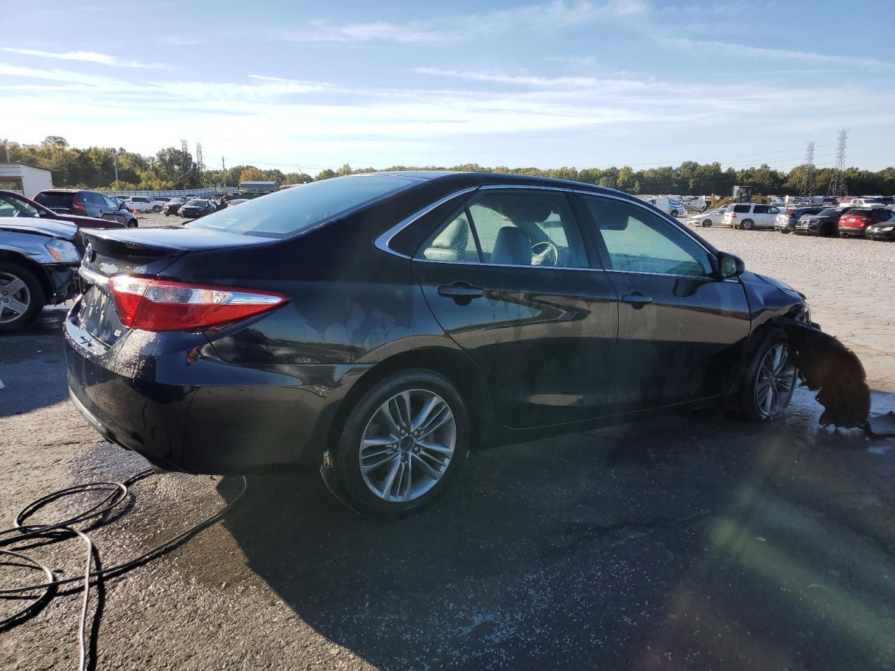 2017 Toyota Camry Le - Фото 3