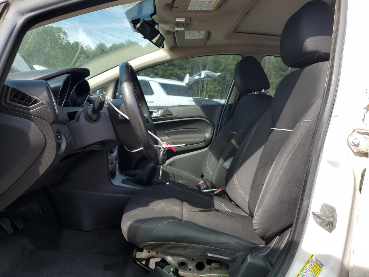 2014 Ford Fiesta Se - Фото 7