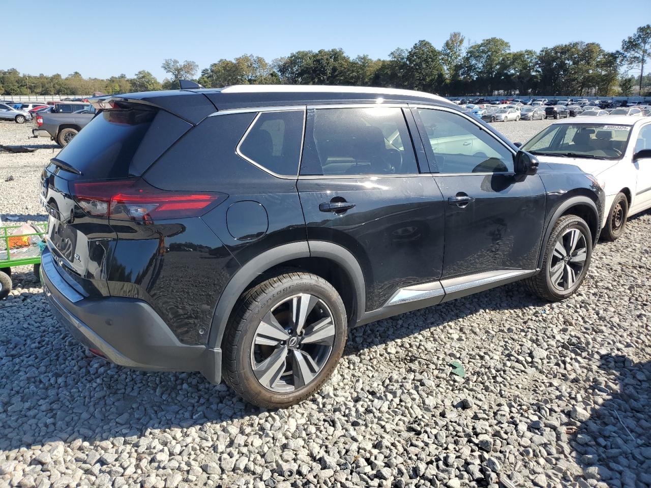 2023 Nissan Rogue Sl - Image 3