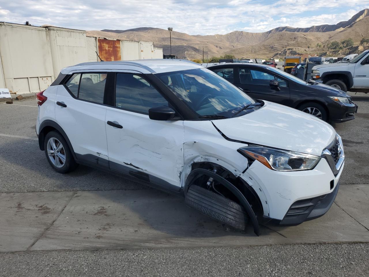 2018 Nissan Kicks S - Image 4