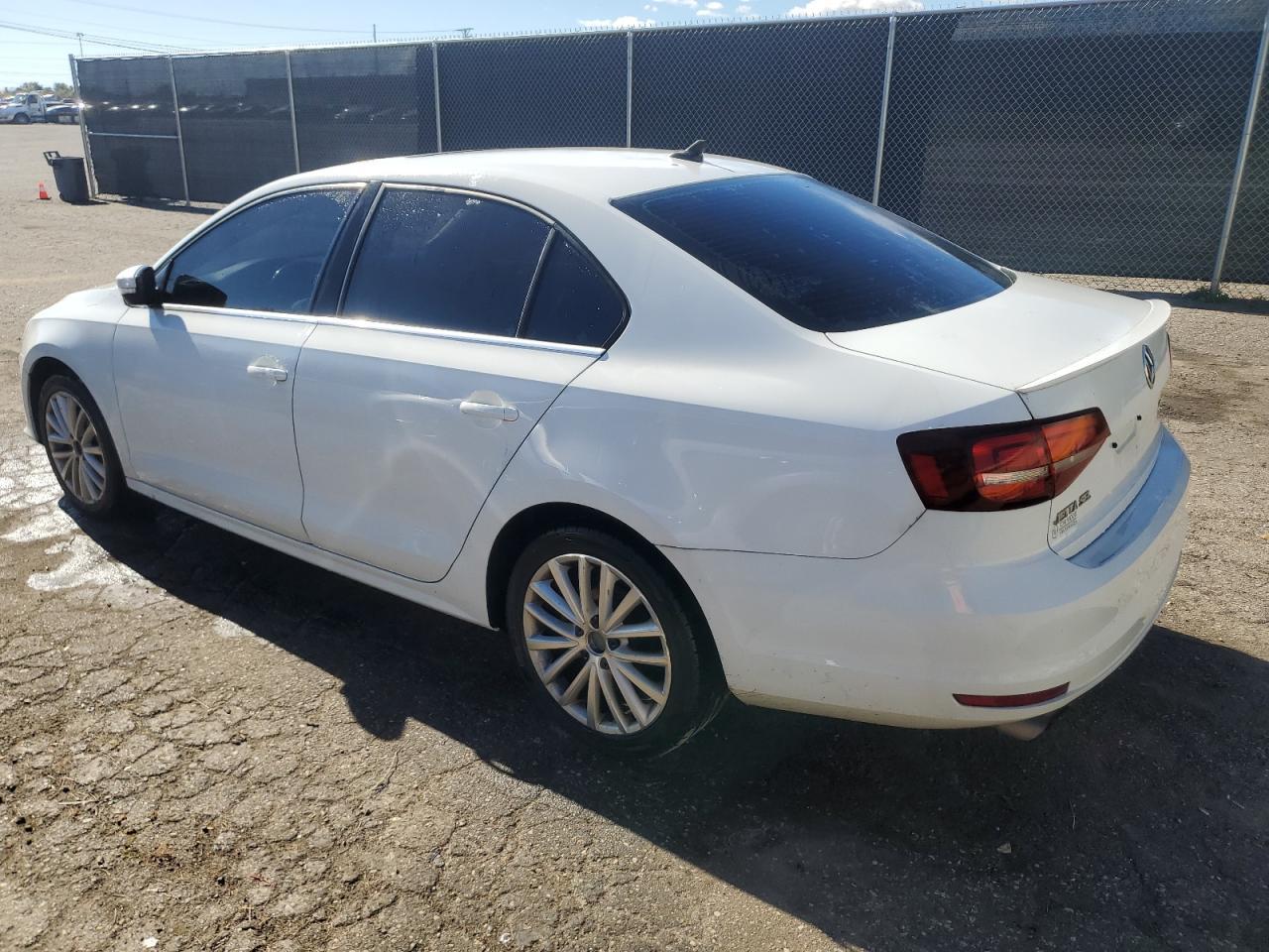 2016 Volkswagen Jetta - Image 2