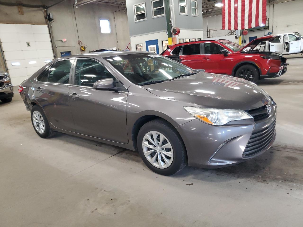 2016 Toyota Camry Le - Фото 4