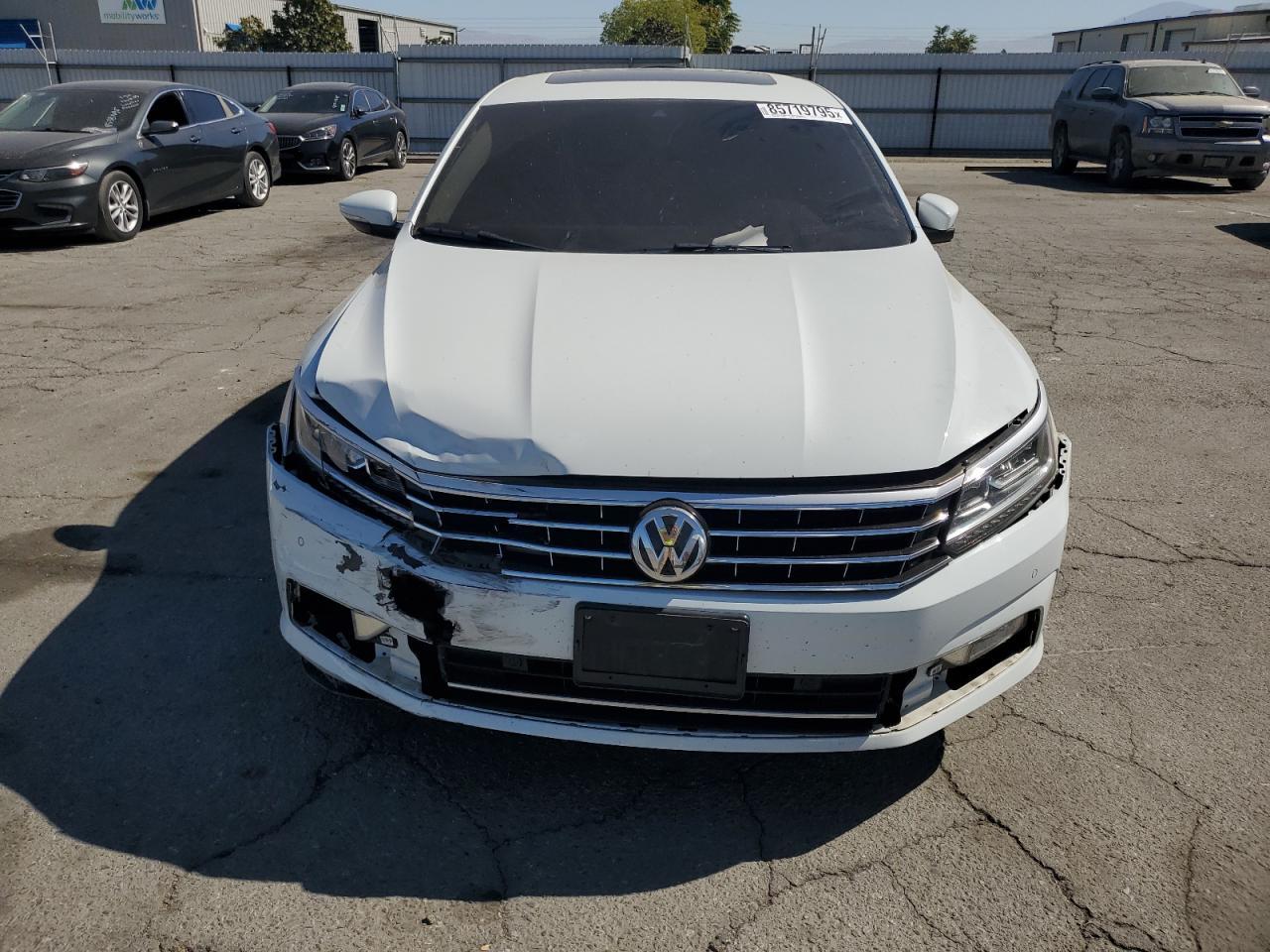 2018 Volkswagen Passat Sel Premium - Фото 5