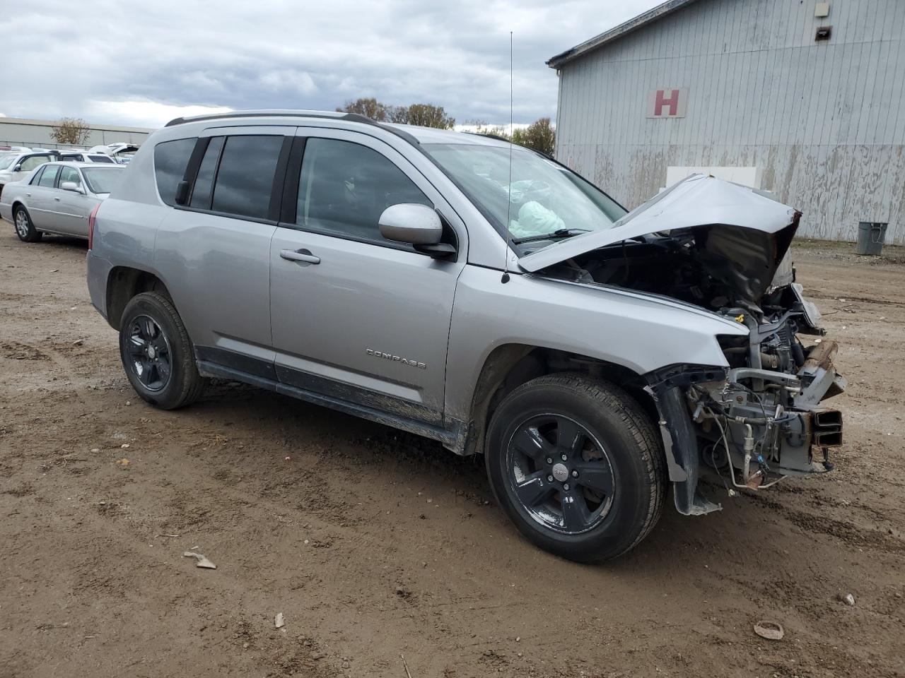 2016 Jeep Compass Latitude - Image 4
