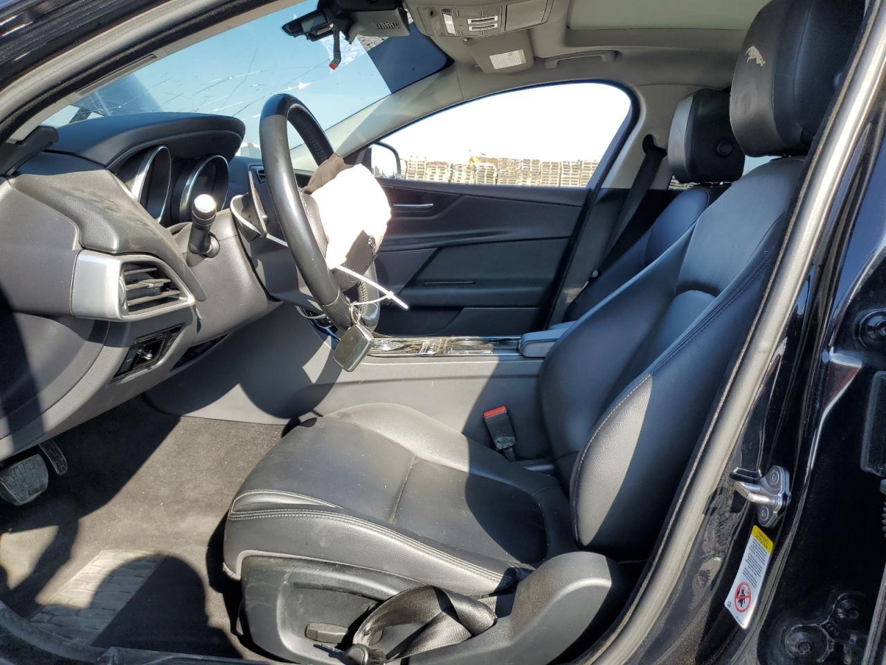 2017 Jaguar Xe - Фото 7