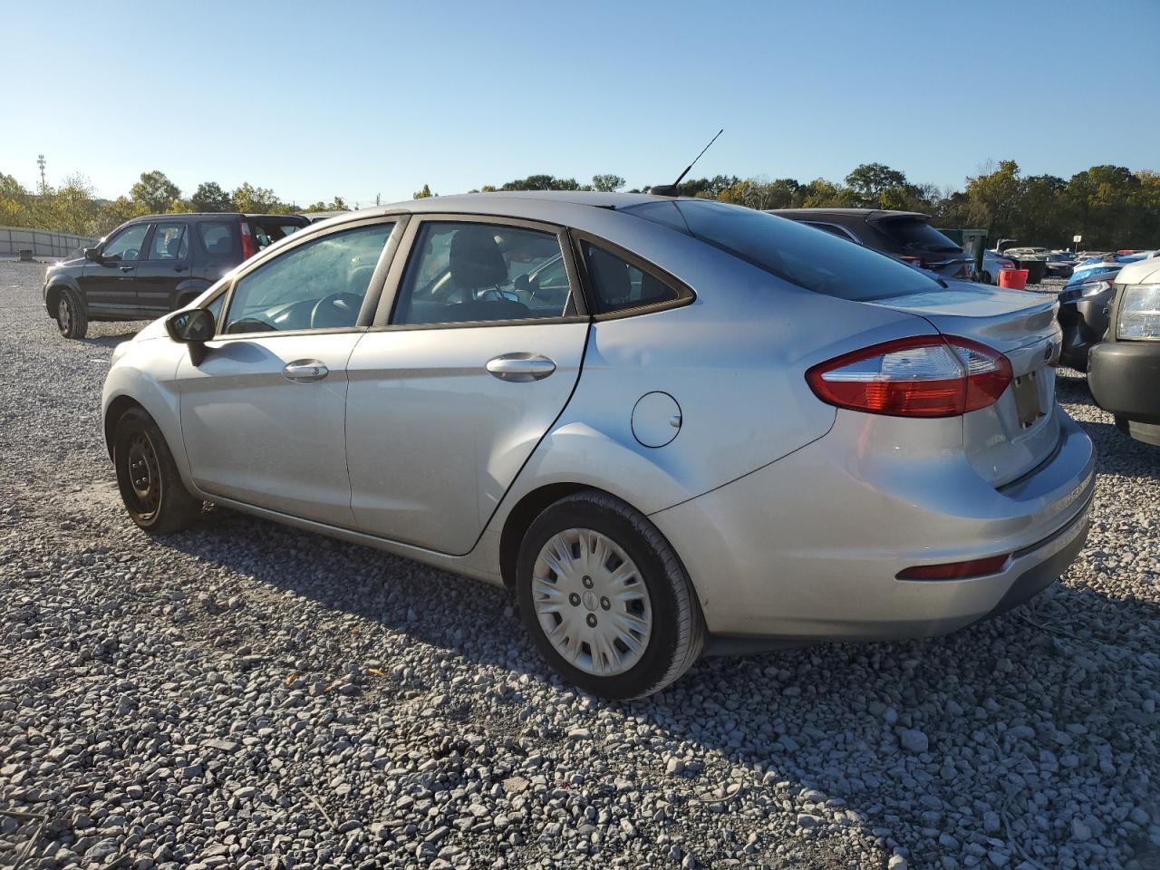 2016 Ford Fiesta S - Фото 2