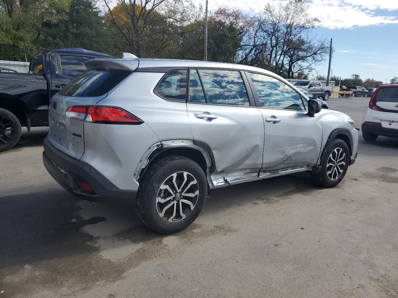 2023 Toyota Corolla Cross Le - Фото 3