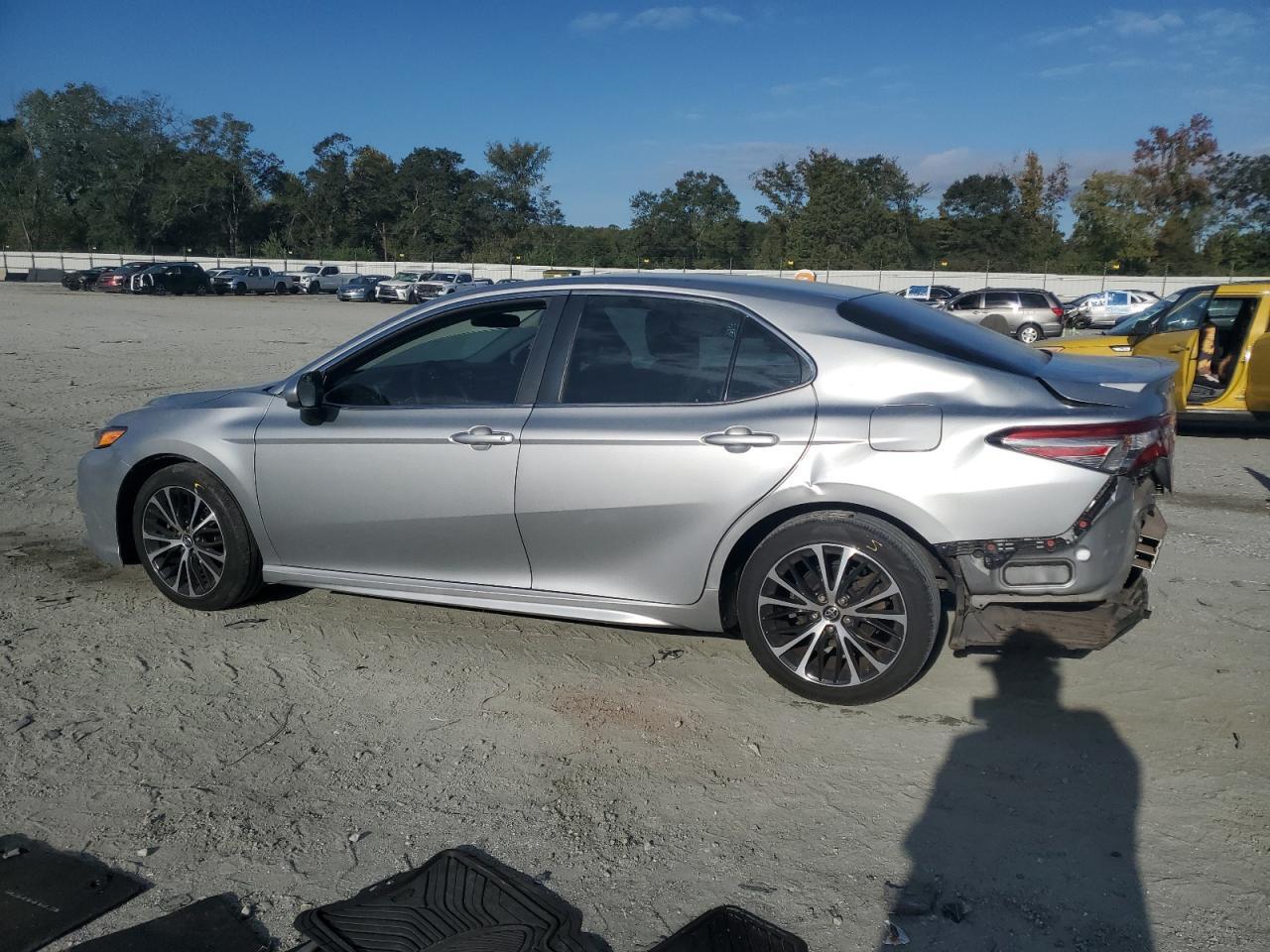 2018 Toyota Camry L - Image 2