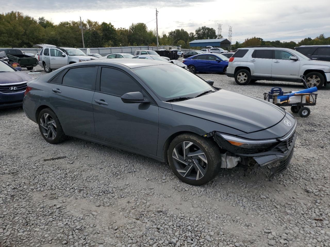 2025 Hyundai Elantra Sel Sport - Image 4