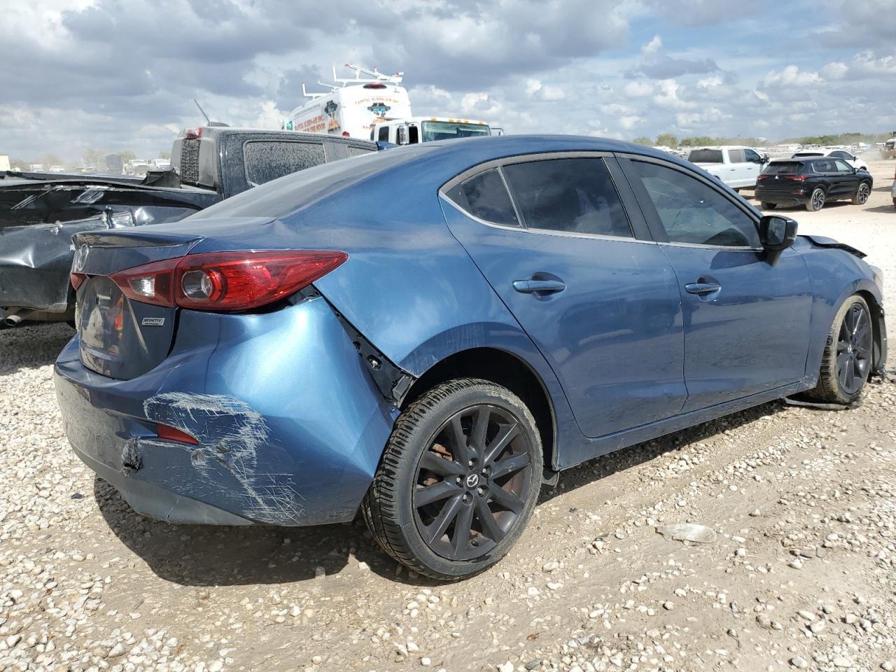 2018 Mazda 3 Touring - Image 3