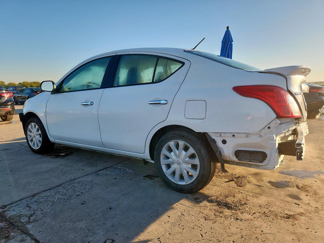 2014 Nissan Versa S - Фото 2